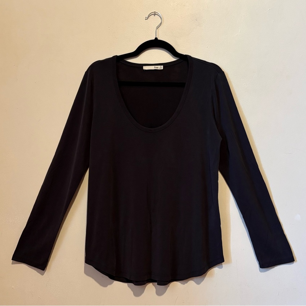 Aritzia Relaxed Long Sleeve Tee